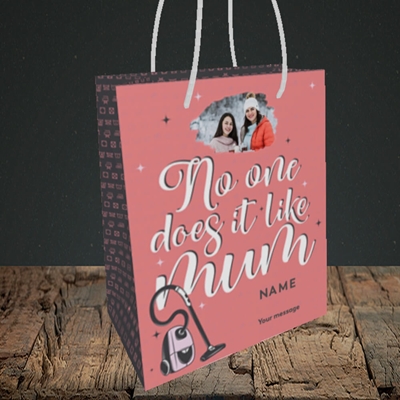 Picture of No One Does It Like Mum, Mother's Day Design, Small Portrait Gift Bag